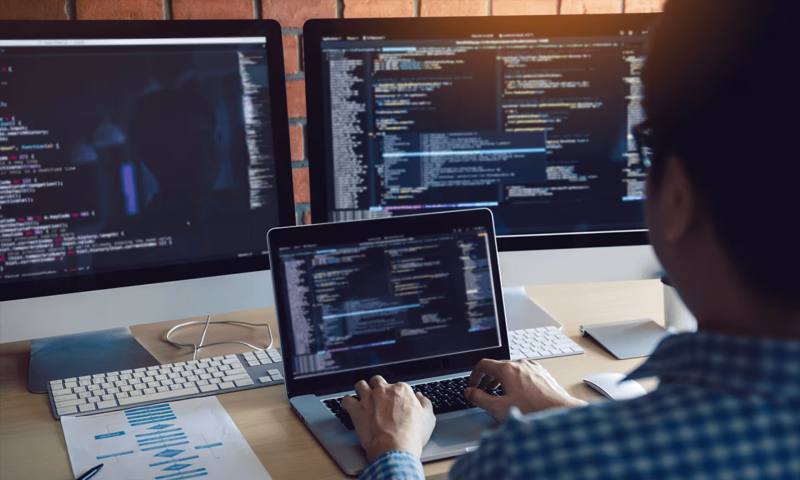 数据科学选型：R与Python如何赋能良庆区网站建设？